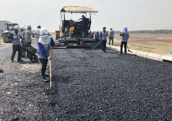 Công trường làm đường bằng bê tông nhựa nguội